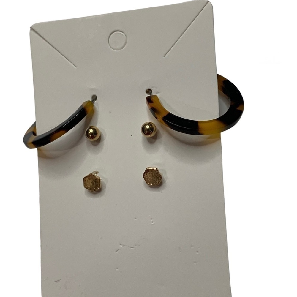 Gold earring set